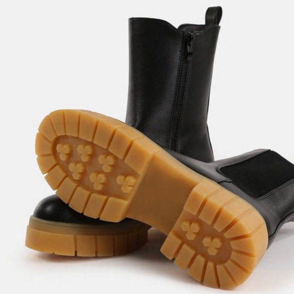 NIB Women’s Size 5 Contrast Sole Chunky High Ankle Boots With Thick Orange Soles - Picture 3 of 14